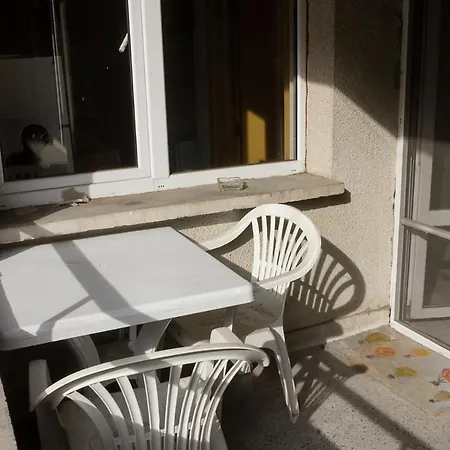 Apartment Peach Coloured 2-bdr By The Sea Garden *