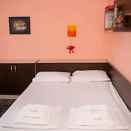 Apartment Peach Coloured 2-bdr By The Sea Garden Warna