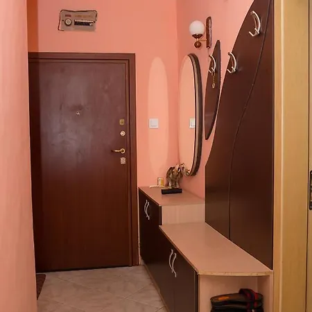 Апартаменты Peach Coloured 2-bdr By The Sea Garden Варна